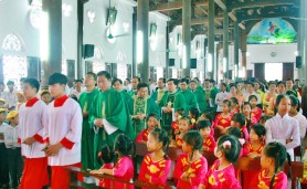 Lễ chính tiệc tuần chầu giáo xứ Long Châu