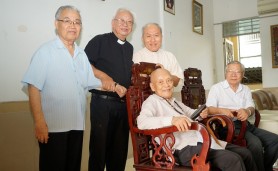 Niềm vui của Cha giáo 94 tuổi với 70 năm LM