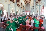 Giáo xứ Phú Giáo chầu Thánh Thể