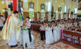 Nam Hoà: 73 thiếu nhi xưng tội & rước lễ lần đầu