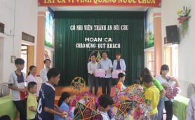 Giới trẻ Kiên Lao thăm cô nhi viện