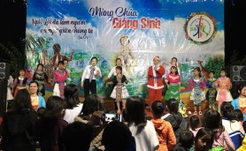 Dòng Mân Côi BC & và dân tộc H'Mong chia sẻ niềm vui Giáng sinh
