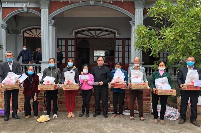 Caritas Bùi Chu trao quà tết cho người nghèo