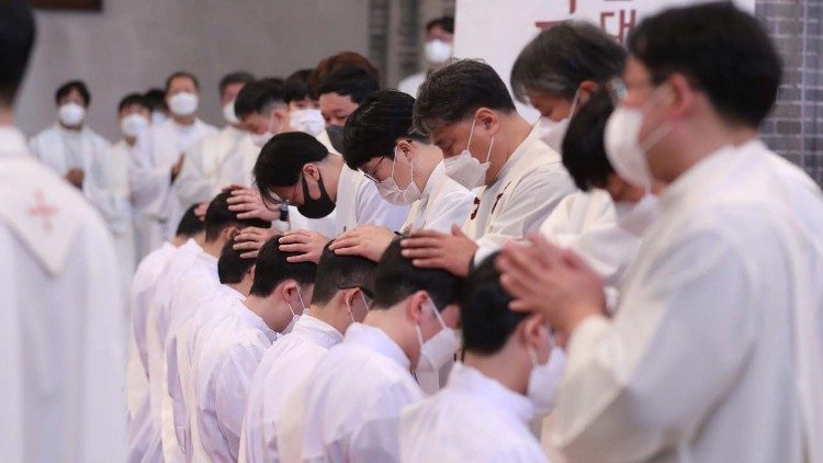 Hàn Quốc: Truyền chức Linh mục 23 thầy phó tế