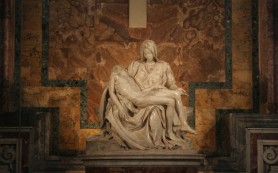 Suy niệm với bức tượng Đức Mẹ Sầu Bi của Michelangelo