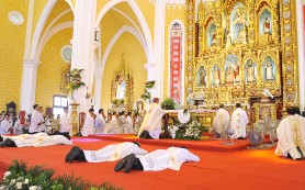 Hình ảnh ngày lễ phong chức linh mục