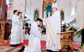Lễ phong chức linh mục cho 4 phó tế