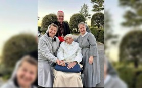 Viếng thăm Đức Nguyên Giáo hoàng 95 tuổi