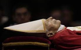 ĐTC Benedicto XVI... chỉ một con người!