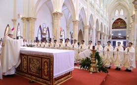 Thánh lễ truyền chức linh mục cho 15 phó tế