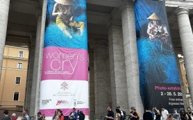 Triển lãm “Women’s Cry” tại quảng trường S.t Phêrô