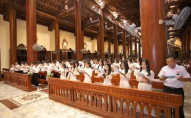 Trung Lao: 180 em tuyên hứa và rước lễ bao đồng