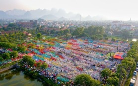 Hà Nội: Hơn 12.000 con hoa đồng tiến dâng kính Mẹ
