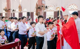 Gx. Ninh Hải: Thánh lễ ban Bí tích Thêm sức