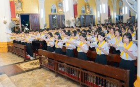 Kiên Lao: 188 thiếu nhi Tuyên hứa và Rước lễ Bao Đồng