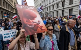 Các nhà lập pháp Ba Lan đánh bại nỗ lực hợp pháp hoá phá thai[1]