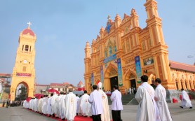 Trung Lao: Mừng Tước hiệu Đền Thánh và Chầu lượt