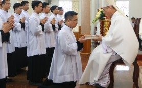 ĐCV: Thánh lễ trao thừa tác vụ đọc sách và giúp lễ
