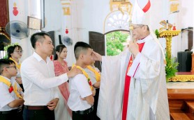 An Bài: 104 thiếu nhi lãnh nhận bí tích Thêm sức