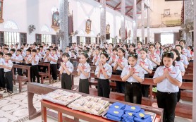 Ân Phú: 40 em thiếu nhi xưng tội và rước lễ lần đầu