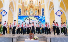 Giáo lý viên hạt Bùi Chu hành hương Năm Thánh