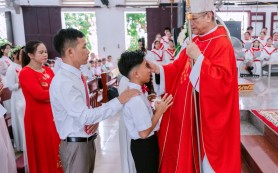 Gx. Phú Ninh: 98 thiếu nhi lãnh nhận bí tích Thêm sức