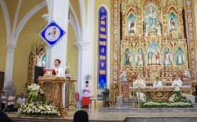 Cha Mark A. Lewis, SJ – Giám đốc Đại học Giáo hoàng Gregoriana thăm giáo xứ Kiên Lao