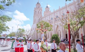 Giáo xứ Phú Ninh hành hương Năm Thánh