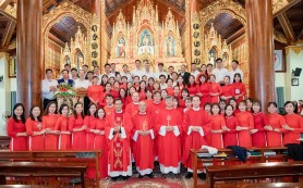 Ban Thánh nhạc giáo hạt Quỹ Nhất mừng quan thầy