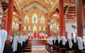 Ban Giáo dục Mầm non Dòng Trinh Vương hành hương