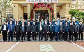 Lớp Thần III & IV ĐCV thăm bác ái và hành hương