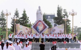 700 GLV hạt Tứ Trùng hành hương mừng Bổn mạng