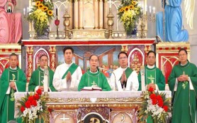 Ngày chầu thánh thể cận tết tại giáo xứ Cổ Ra