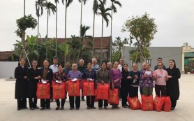 Dòng Mến Thánh Giá thực thi bác ái Mùa Chay