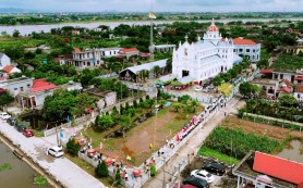 Cha JB. Nguyễn Văn Chương dâng lễ mở tay