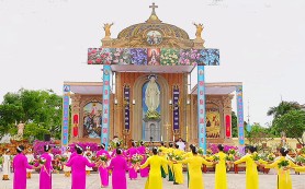 Giáo họ Đồng Tâm (xứ Đại Đồng) dâng Hoa kính Mẹ
