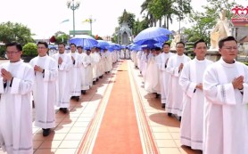 Thánh lễ truyền chức Phó tế cho 19 thầy