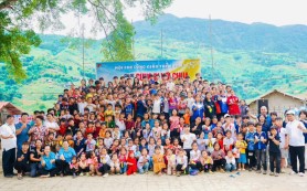 Nét đẹp hội chợ Công giáo trên bản
