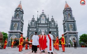 71 em lãnh nhận Bí tích Thêm Sức tại Gx. An Cư
