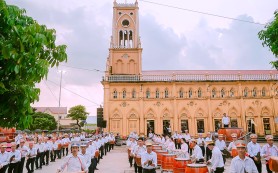 Giáo họ Phú Hữu mừng quan thầy