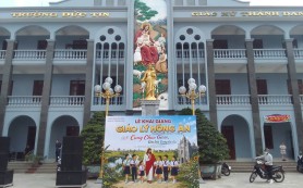 Giáo xứ Thánh Danh khai giảng và mở hội chợ thiếu nhi