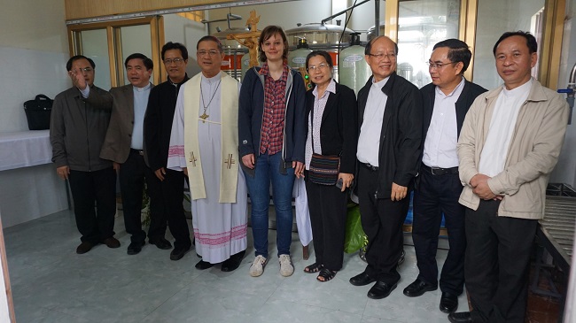 Ân Phú: Caritas tặng hệ thống máy lọc nước