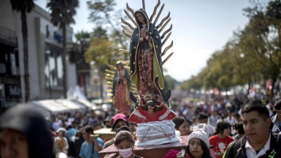 hundreds of thousands of pilgrims arrived at the basilica of guadalupe