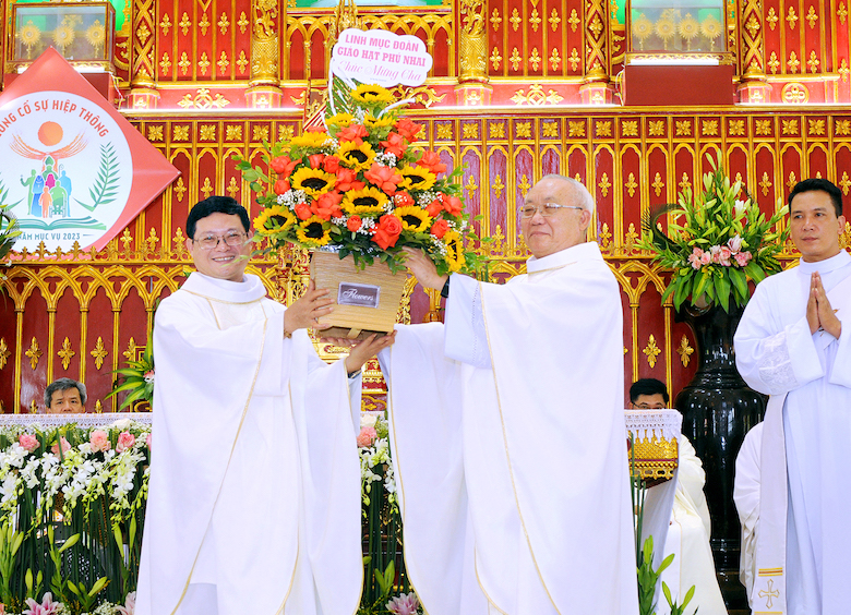 Vạn Lộc đón mừng Cha Tân chánh xứ