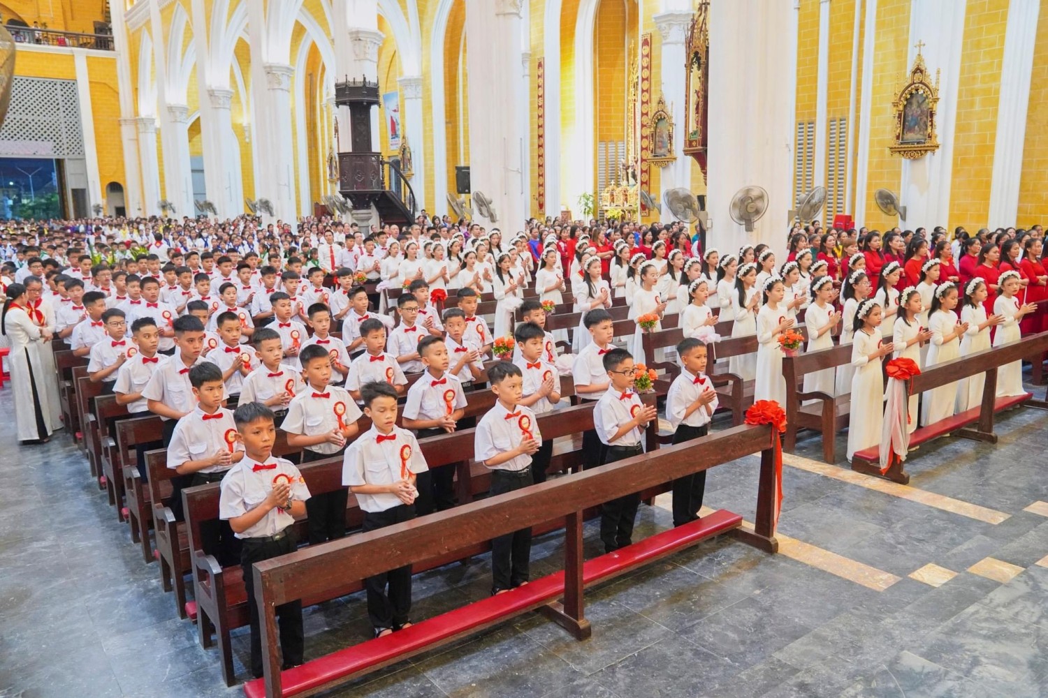 Phú Nhai: Thánh lễ ban BTTS cho 118 em thiếu nhi