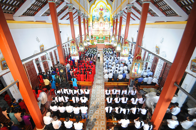 Giáo xứ Nam Phú: Tuần chầu hồng ân