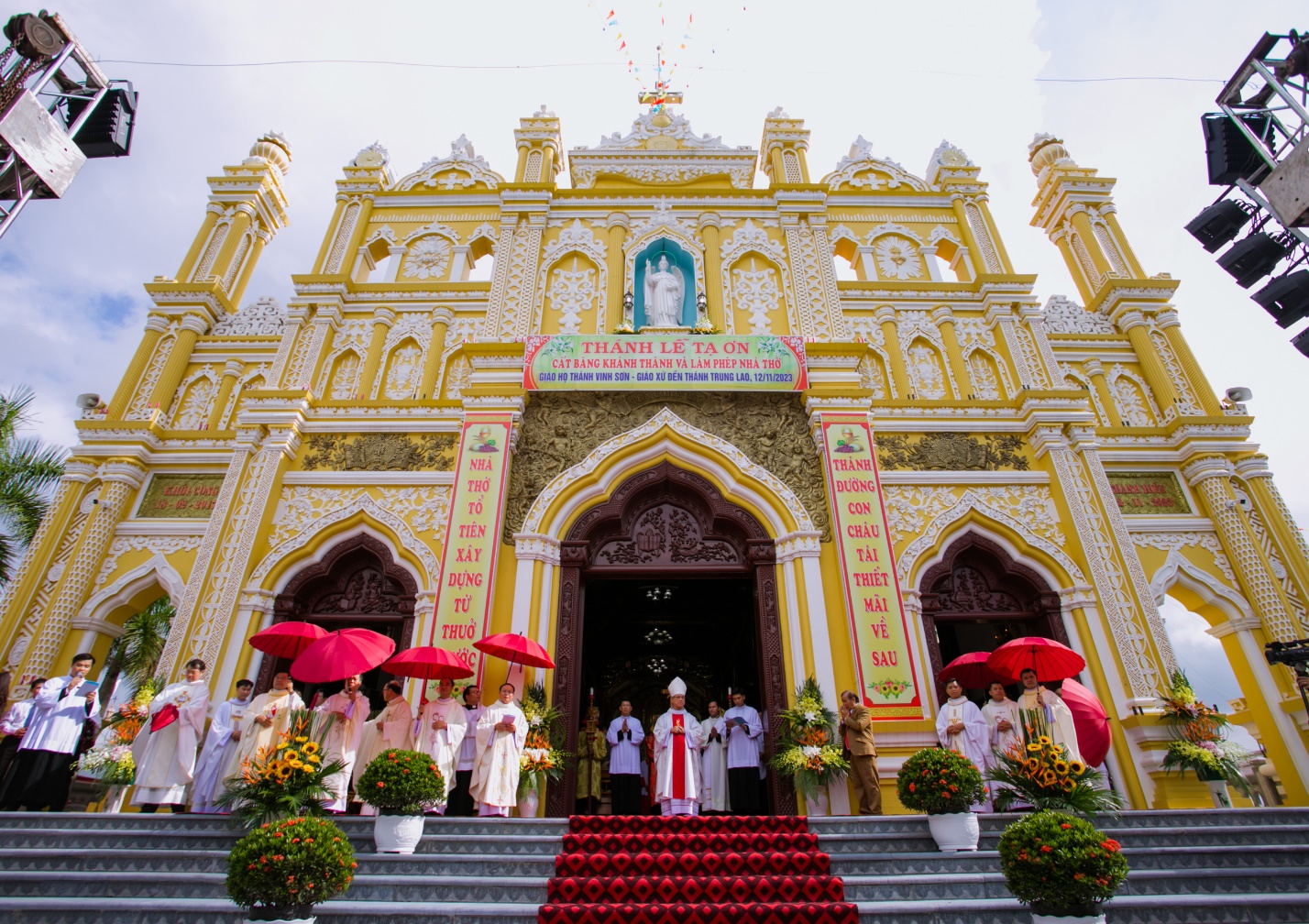Họ Vinhsơn, Trung Lao: Thánh lễ tạ ơn nhà thờ mới