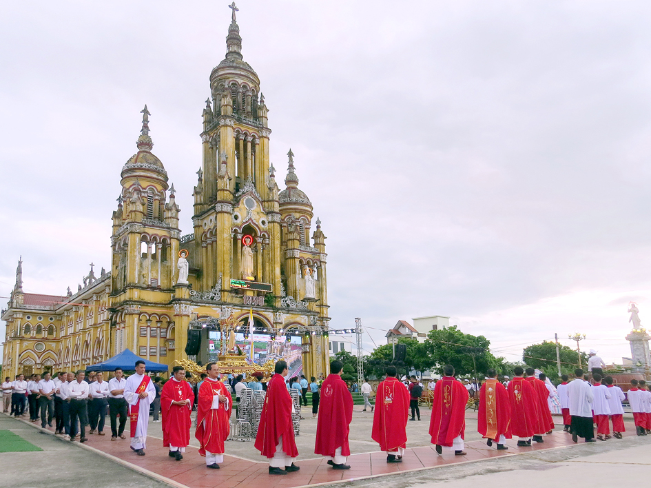 Giới trẻ hạt Đại Đồng mừng lễ quan thầy