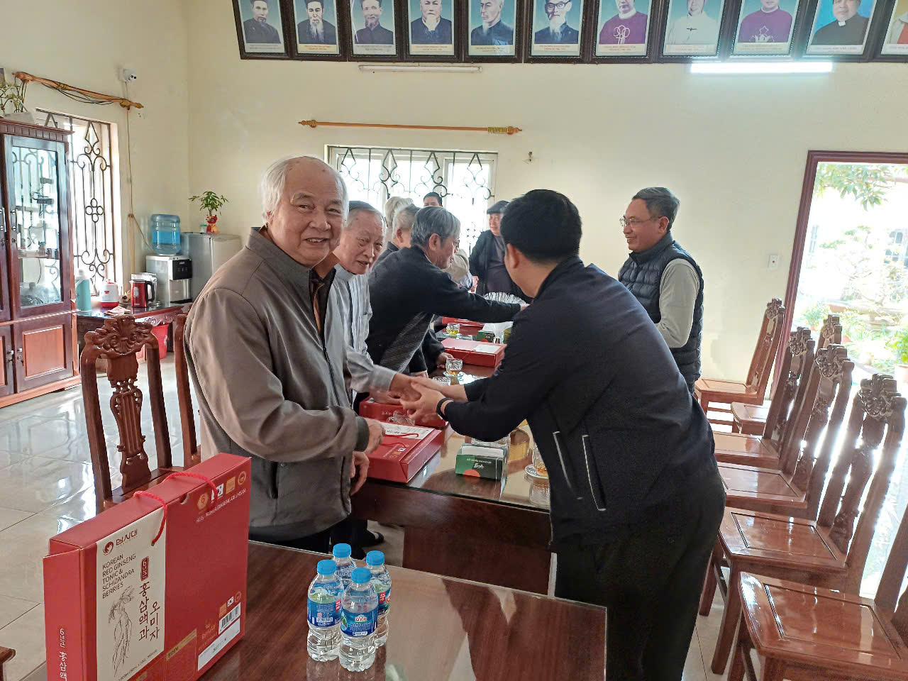 Hạt Phú Nhai thăm và chúc tết quý cha hưu dưỡng