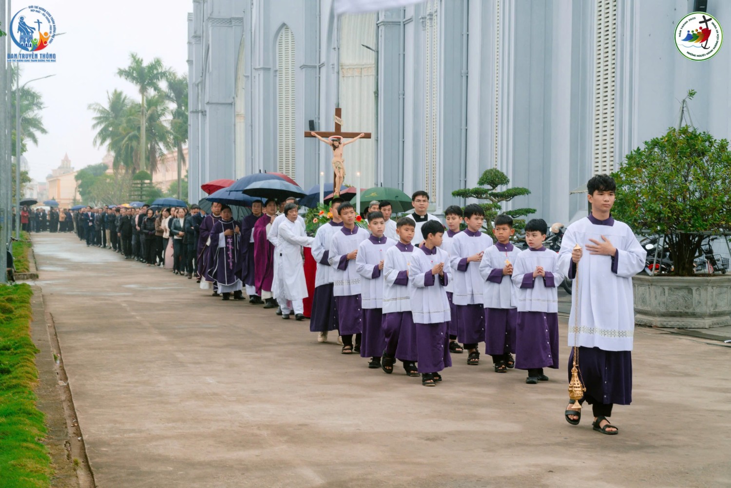 Quý chức hạt Phú Nhai tĩnh tâm và hành hương